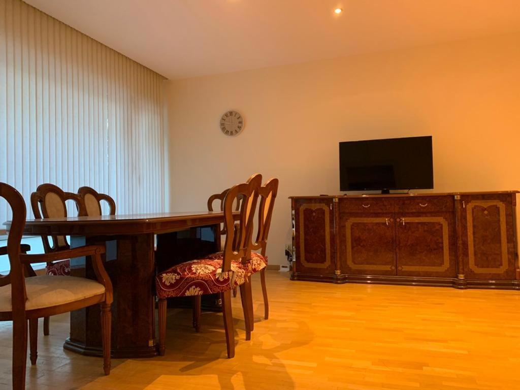 אנטוורפן Lovely Two Bedroom Apartment With Free Parking מראה חיצוני תמונה